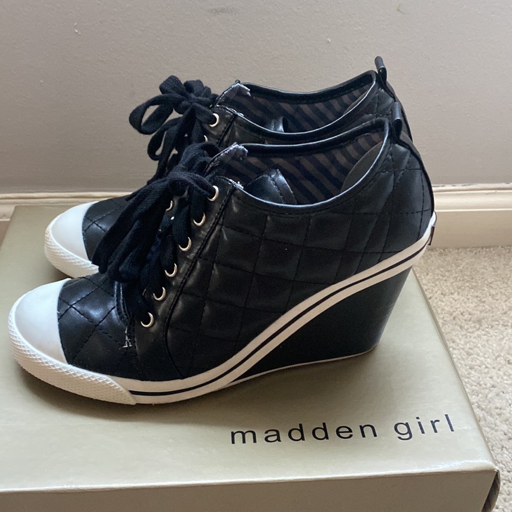 Madden girl wedge sneaker